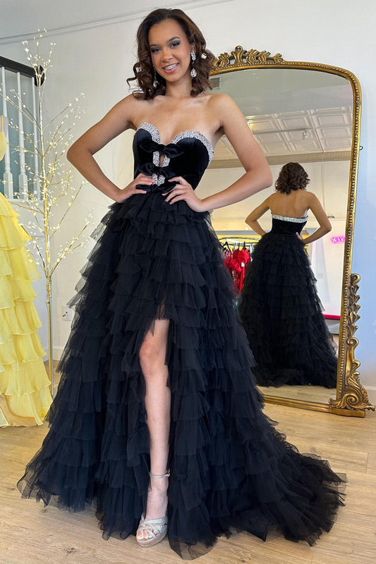 Superbes robes de bal en tulle noir à volants longs et décolleté en cœur