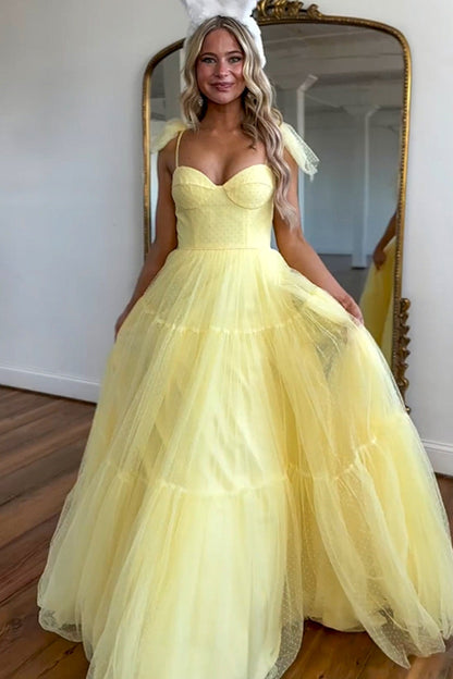 Robes de bal longues en tulle jaune coupe trapèze à fines bretelles à nouer