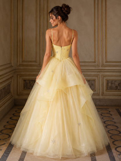 Robes de bal en tulle jaune avec bretelles fines et perles coupe trapèze