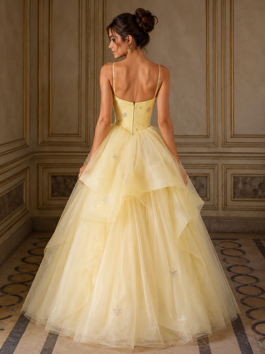 Robes de bal en tulle jaune avec bretelles fines et perles coupe trapèze