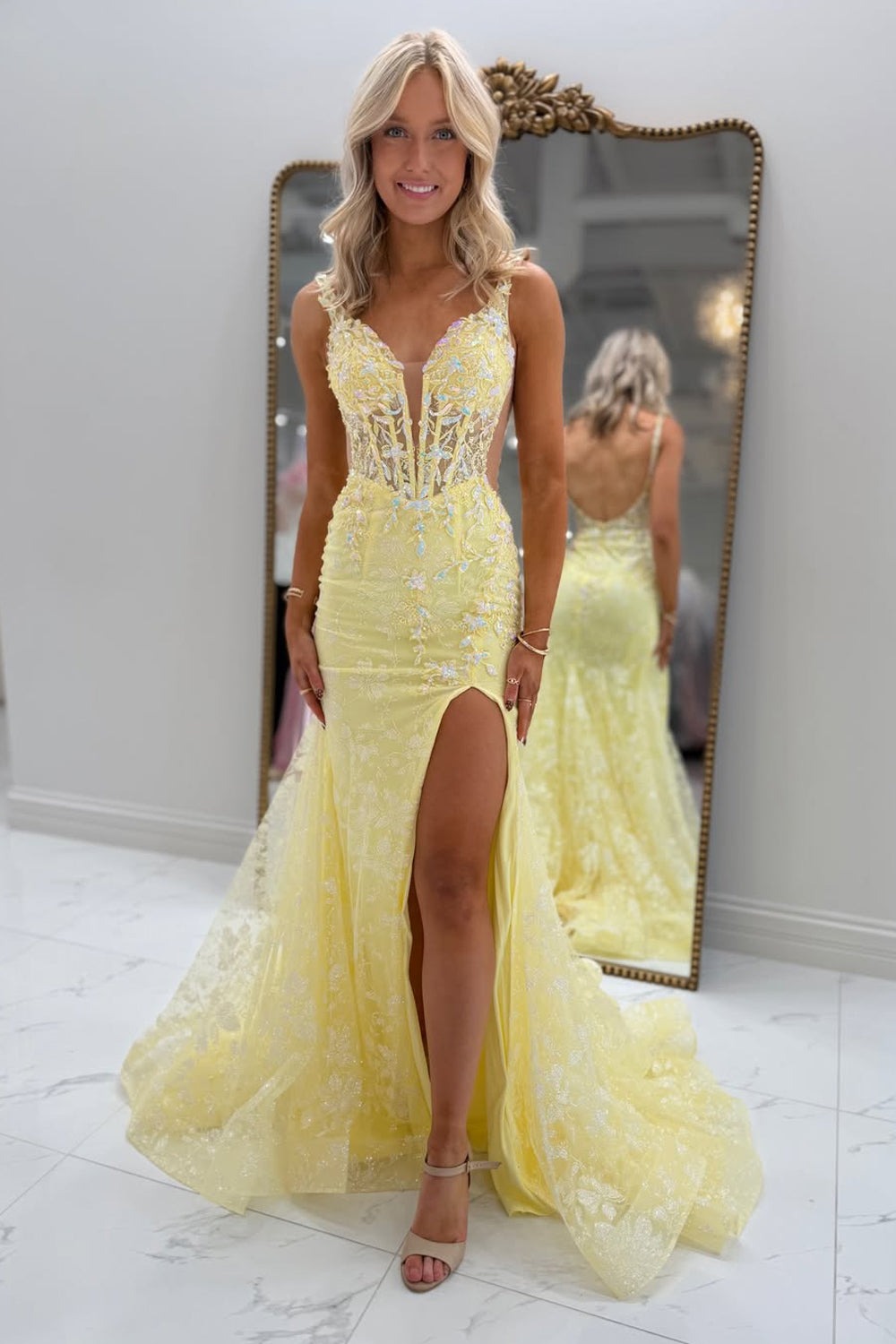 Robe de soirée longue sirène à col en V en tulle jaune avec appliqués