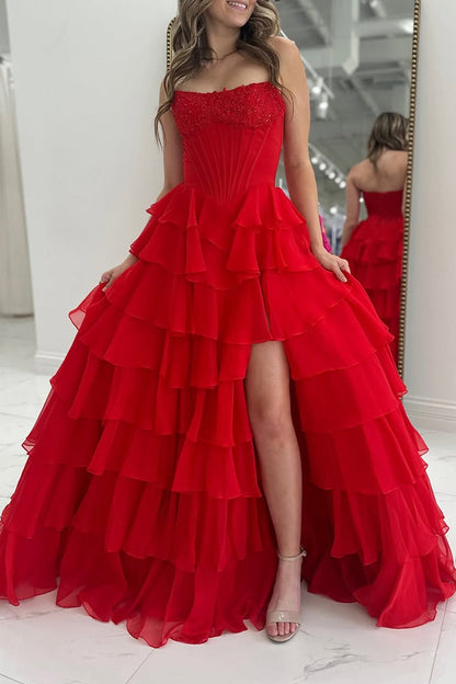 Robe de bal rouge évasée bustier à volants étagés et appliqués