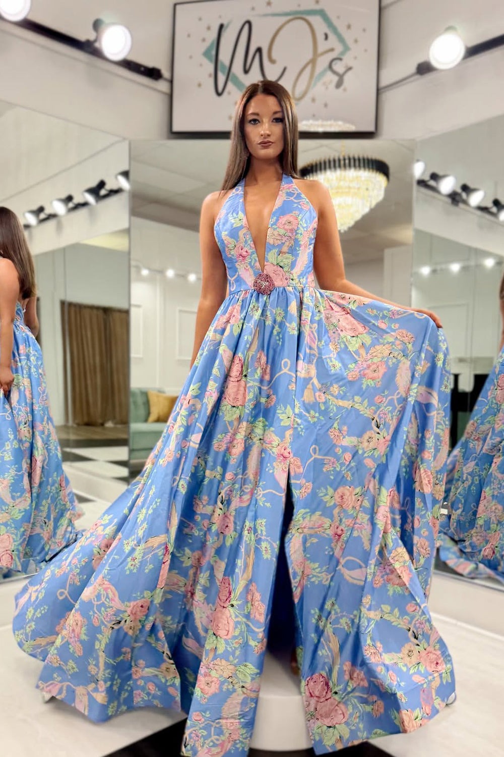 Robes de bal longues imprimées fleuries bleues licou trapèze