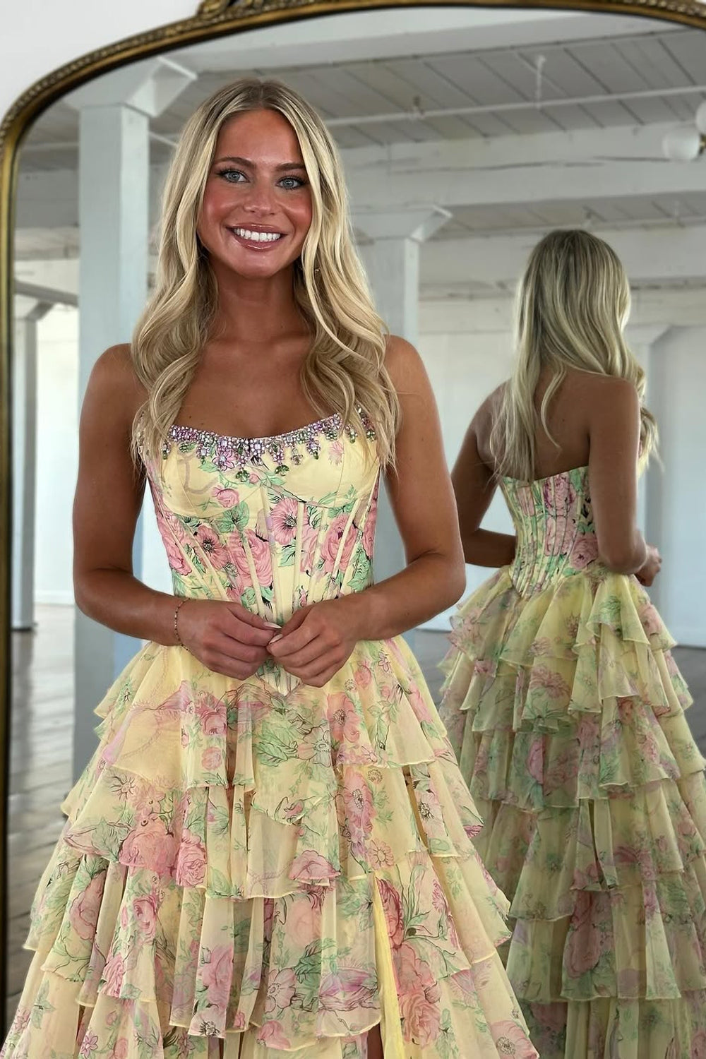 Robe de bal longue en mousseline de soie à volants étagés, bustier sans bretelles et imprimé floral rose A-line