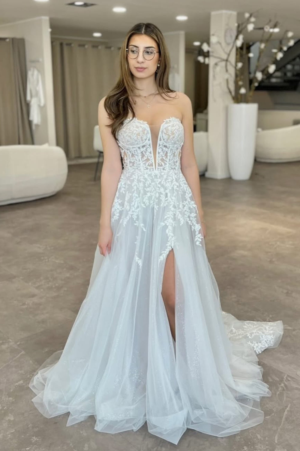 Robes de mariée bleu clair en tulle coupe trapèze et bustier cœur