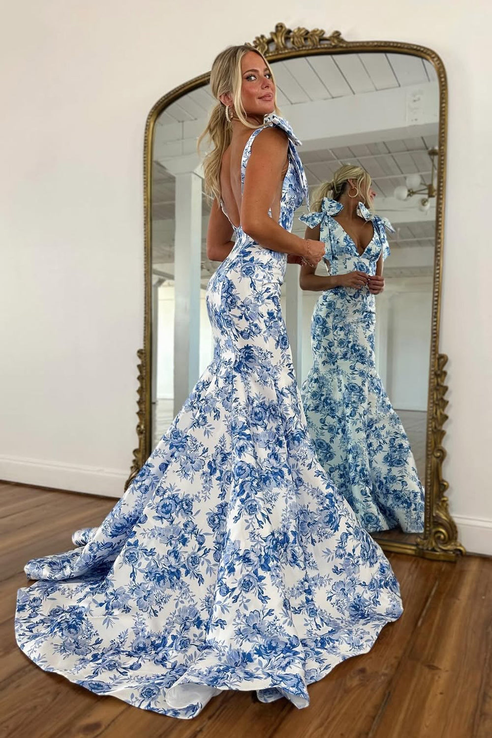 Robes de bal longues en satin avec col en V et imprimé floral, coupe sirène