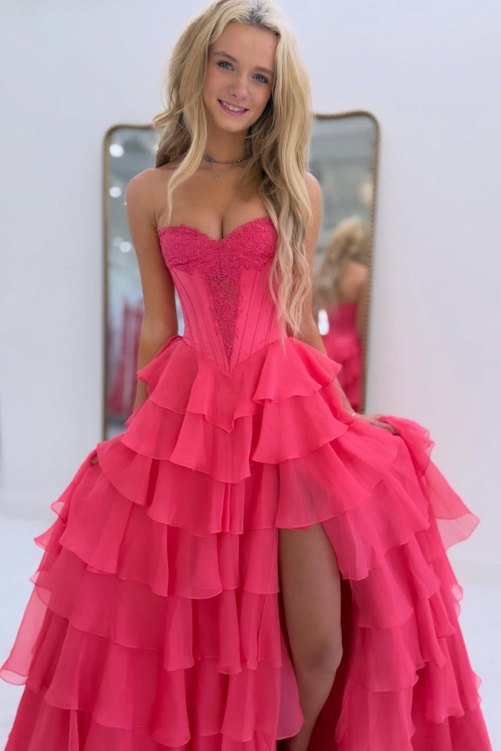Robe de bal bustier trapèze en mousseline de soie jaune à volants étagés