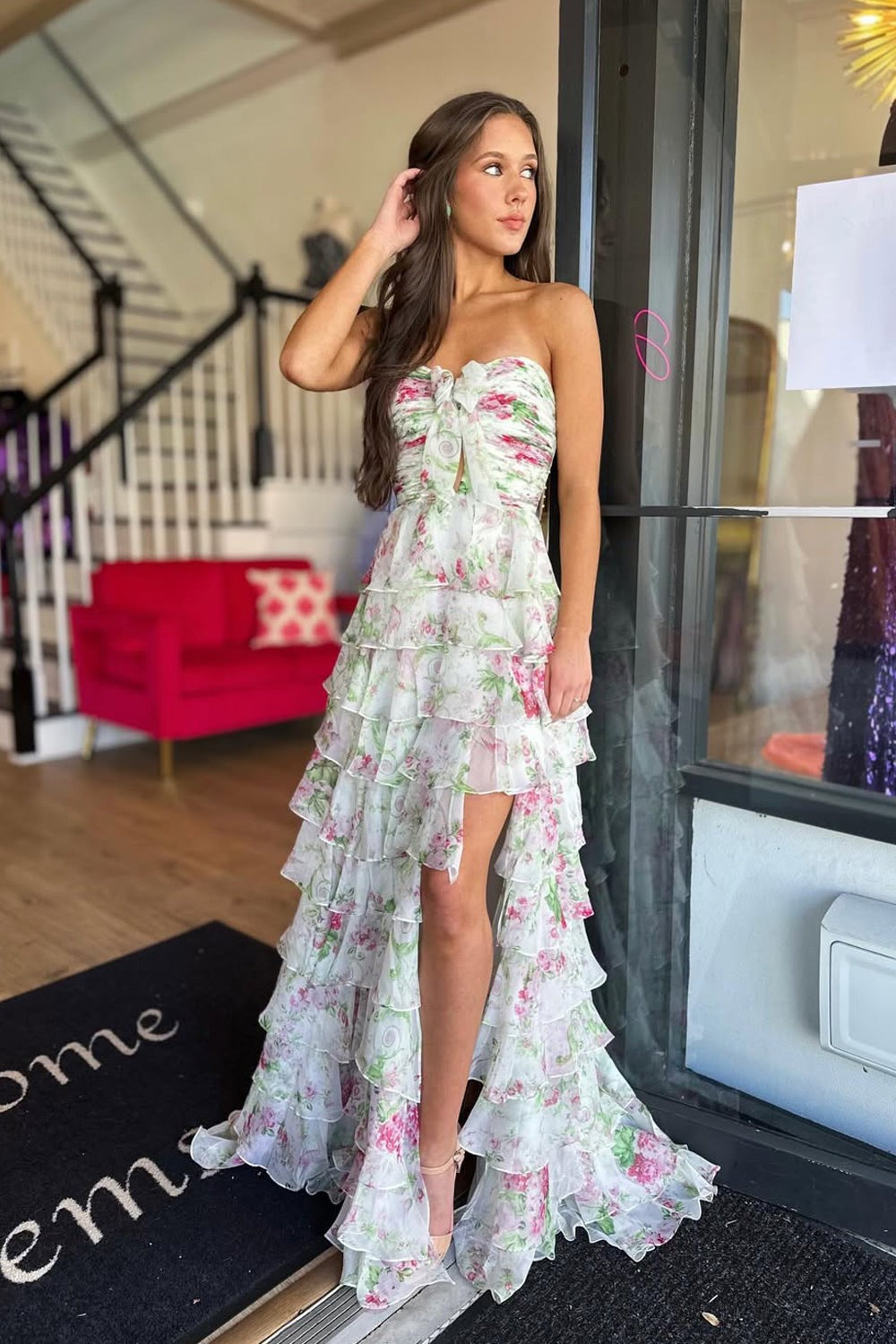 Robe de bal longue sans bretelles à volants, cœur et plis fleuris