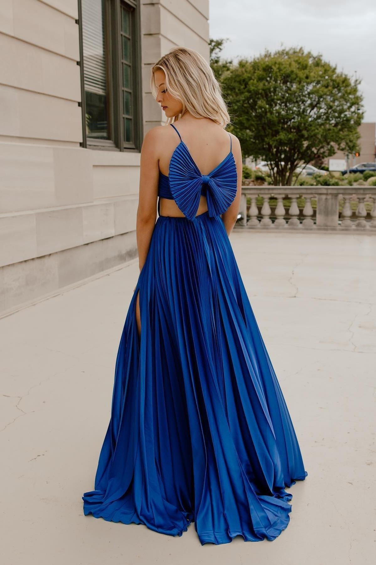prom dress bow back Halter Satin Mermaid Formal alinanova The satin is lightly shone and has technical accuracy in maintaining its shape to provide a smooth and balanced figure Praelithris Dazzling A-Line Bow Back