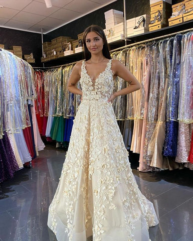Women V Neck White Ruffles Prom Dresses With Lace Appliques