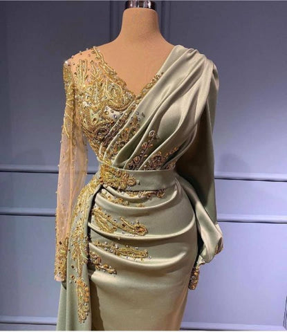 Mermaid Gorgeous Long Sleeve V-Neck Evening Gowns With Lace Appliques